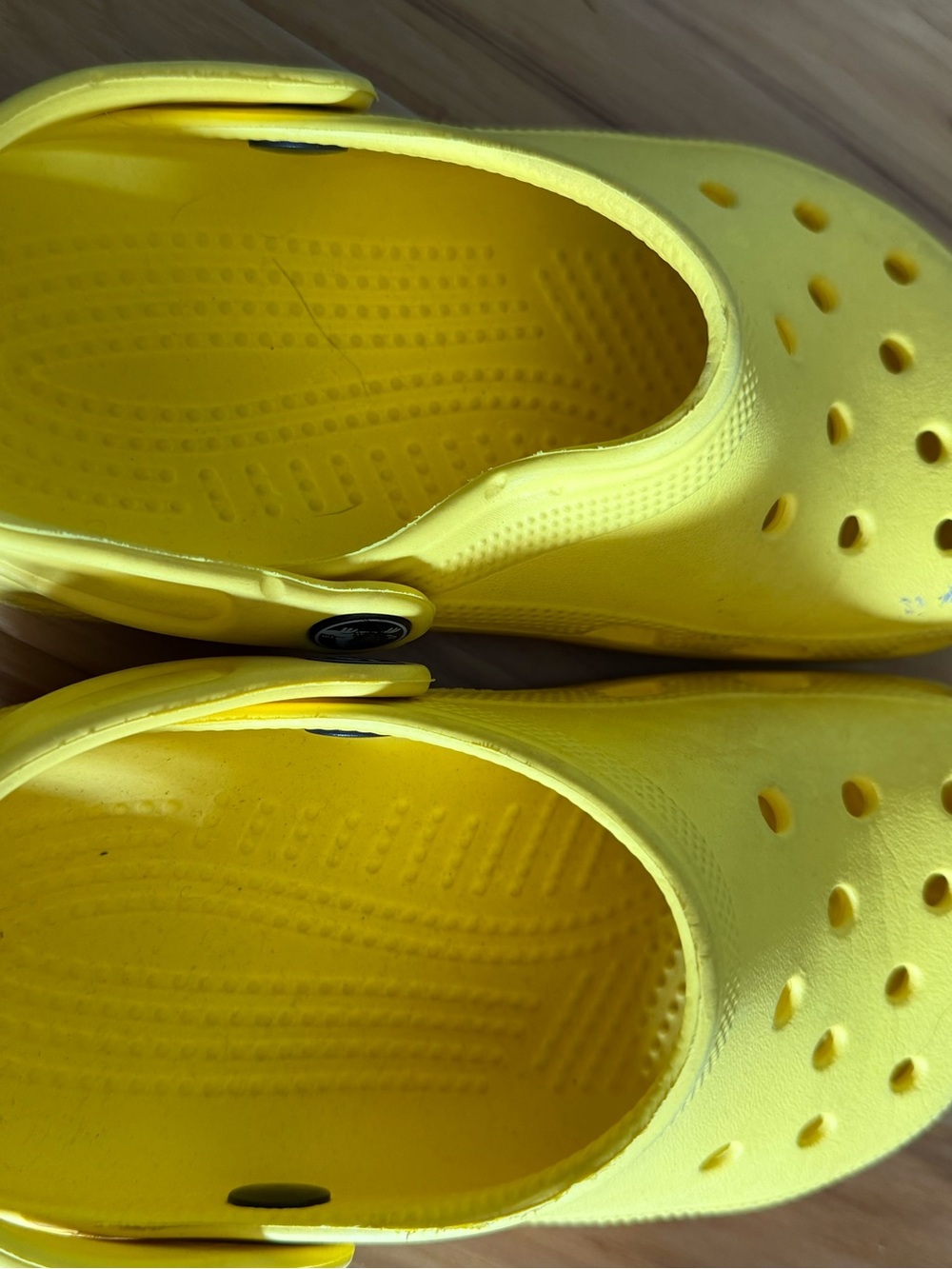 CROCS Classic Slip-On Clogs in Bright Yellow kids 2 4 worn but good condition